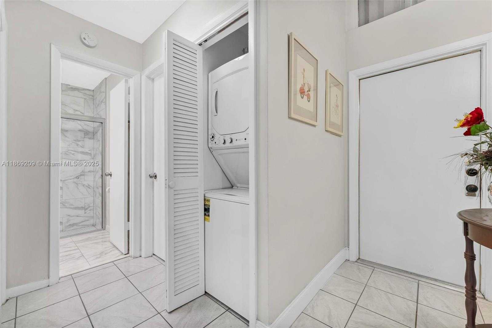 Small Image of 137 ESSEX RD #3-28, Hollywood Number 3