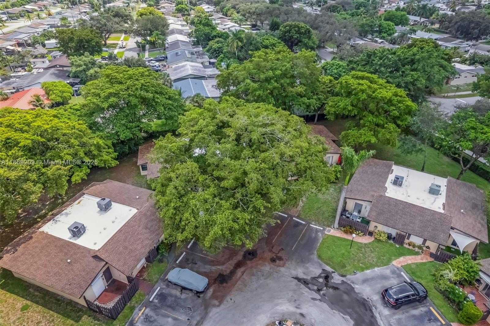 Small Image of 137 ESSEX RD #3-28, Hollywood Number 31