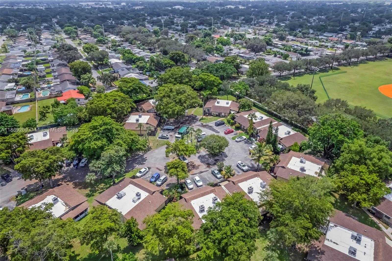 Small Image of 137 ESSEX RD #3-28, Hollywood Number 36