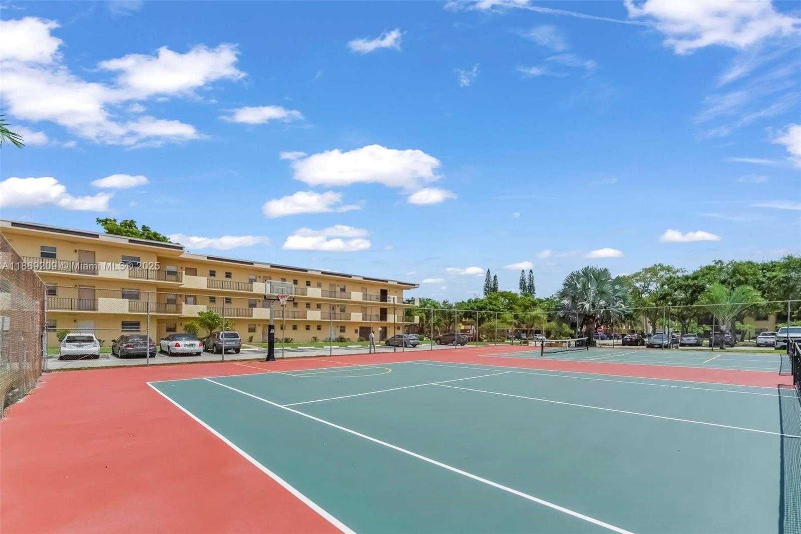 Small Image of 137 ESSEX RD #3-28, Hollywood Number 40