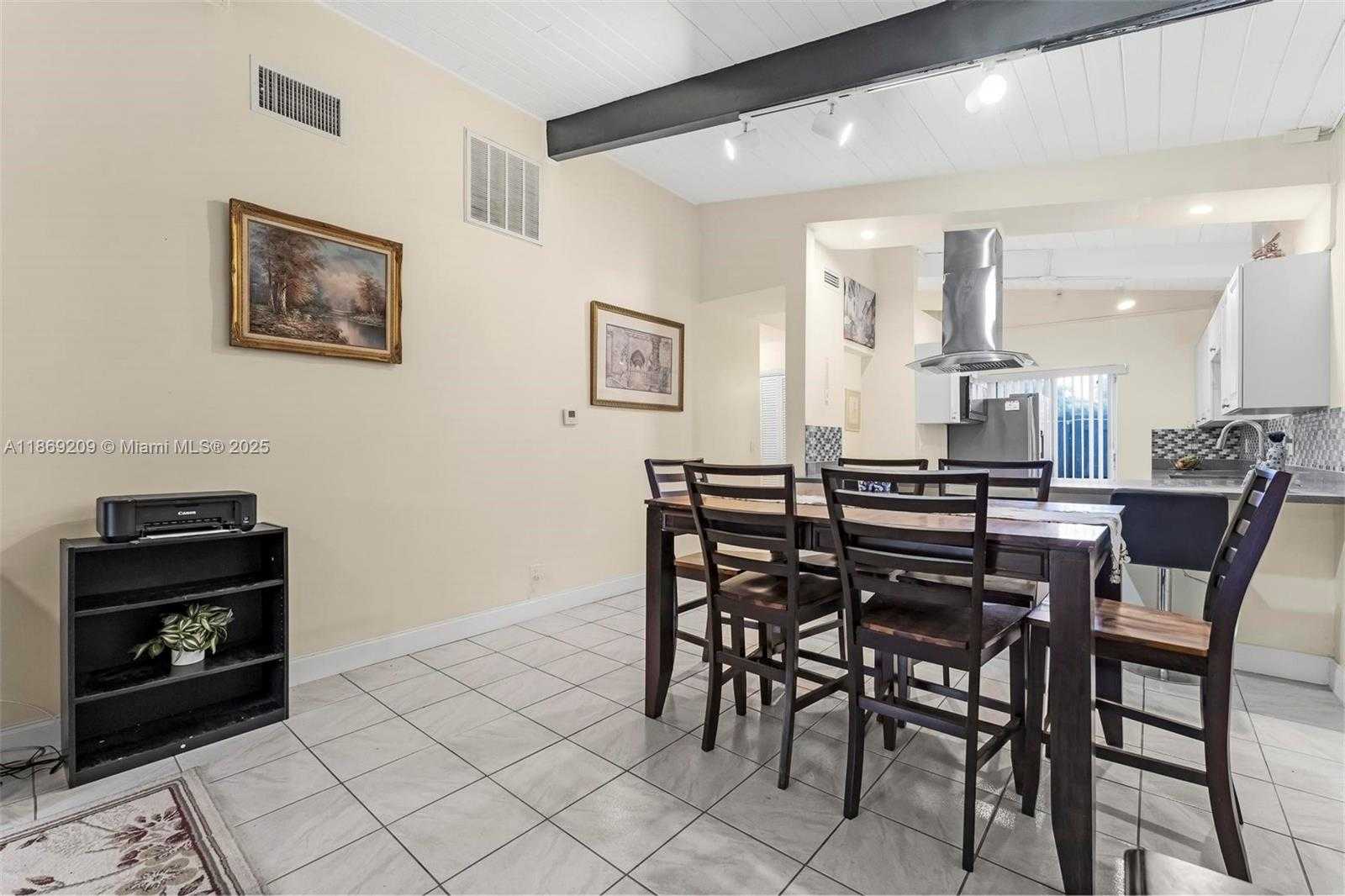 Small Image of 137 ESSEX RD #3-28, Hollywood Number 8