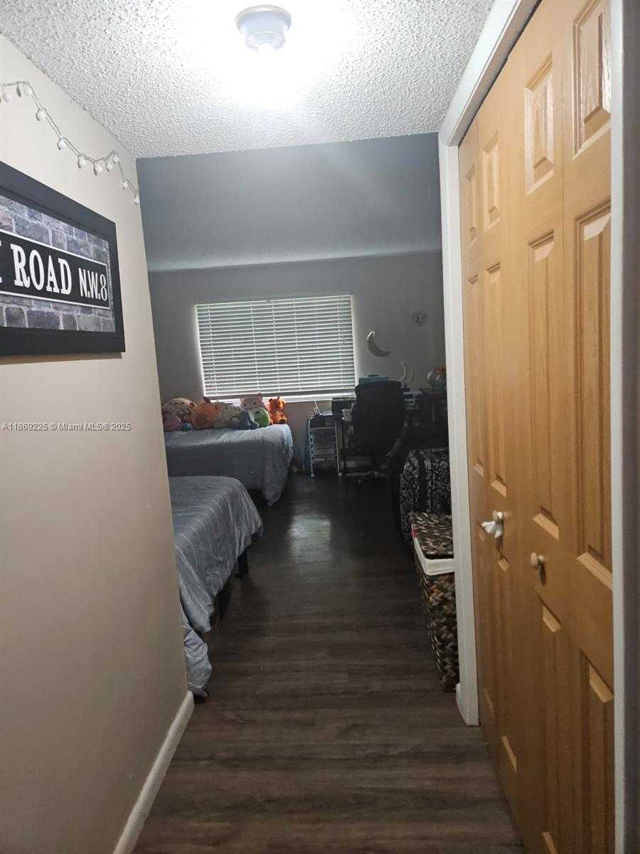 Small Image of 436 LAKEVIEW DR #104, Weston Number 13
