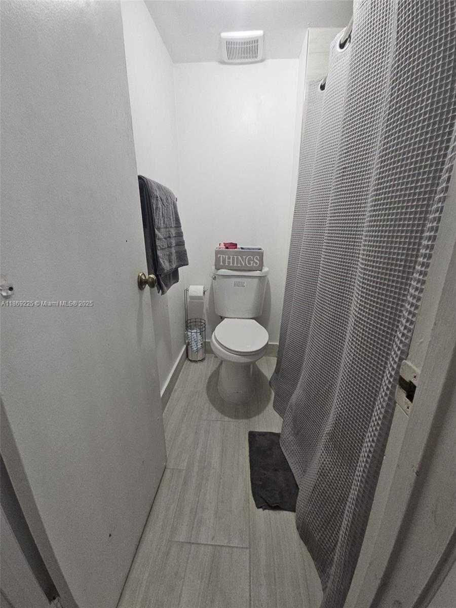 Small Image of 436 LAKEVIEW DR #104, Weston Number 17