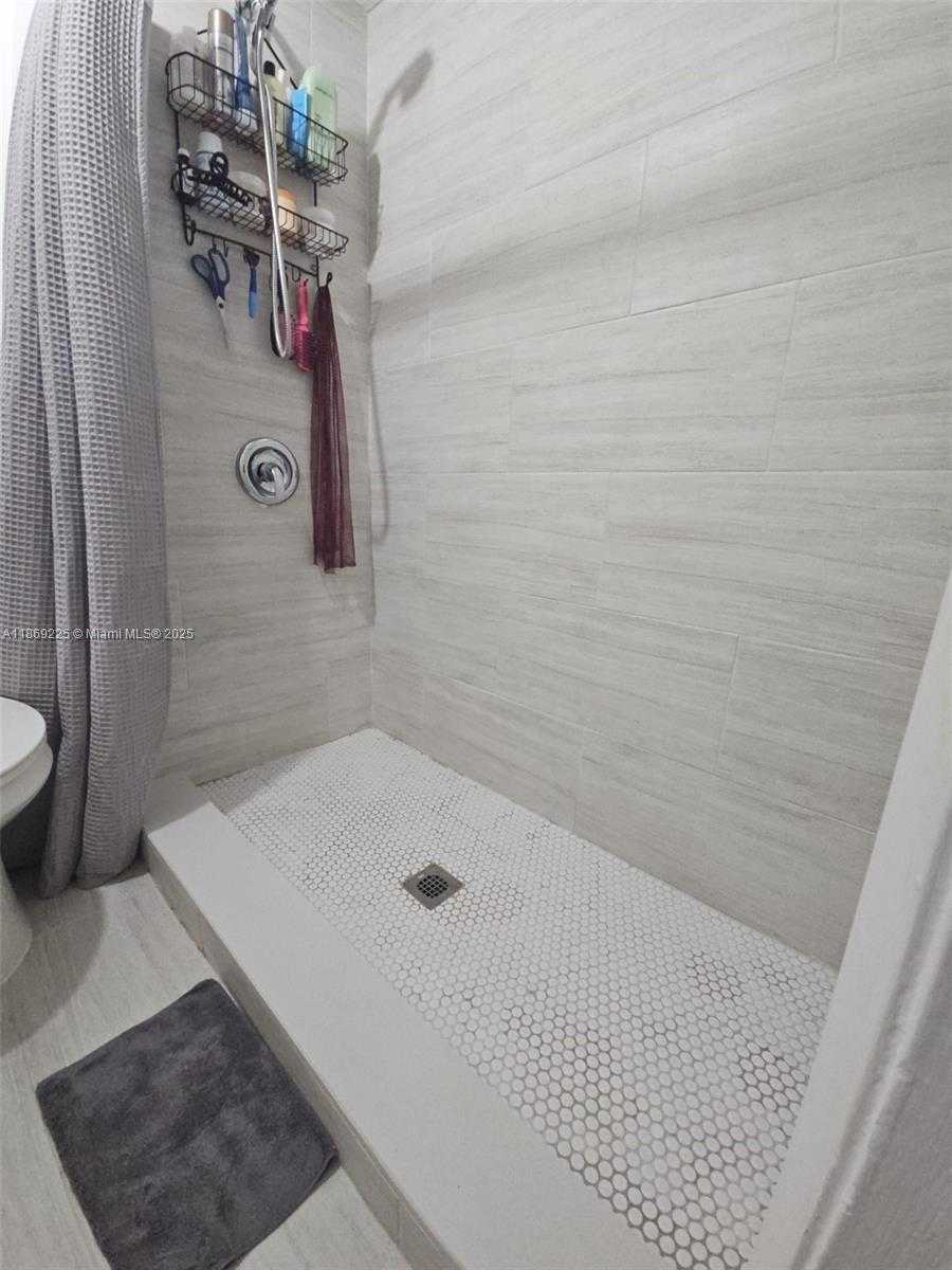Small Image of 436 LAKEVIEW DR #104, Weston Number 18
