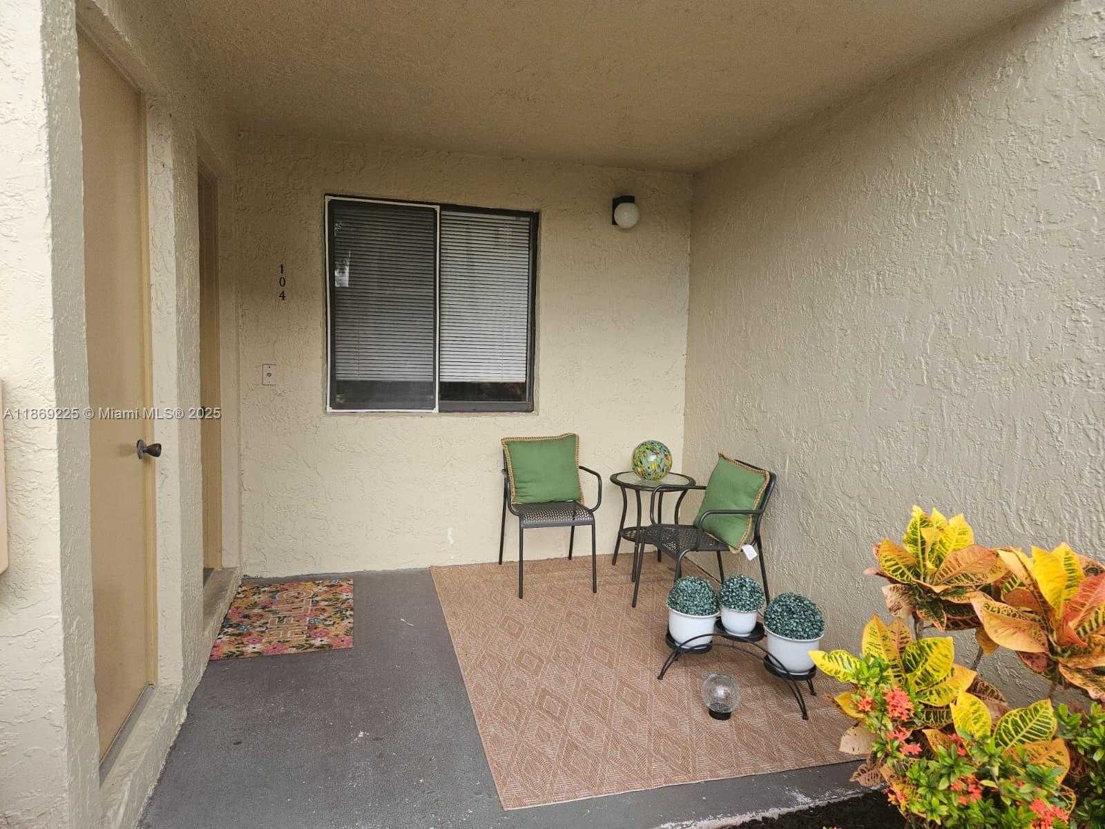 Small Image of 436 LAKEVIEW DR #104, Weston Number 2