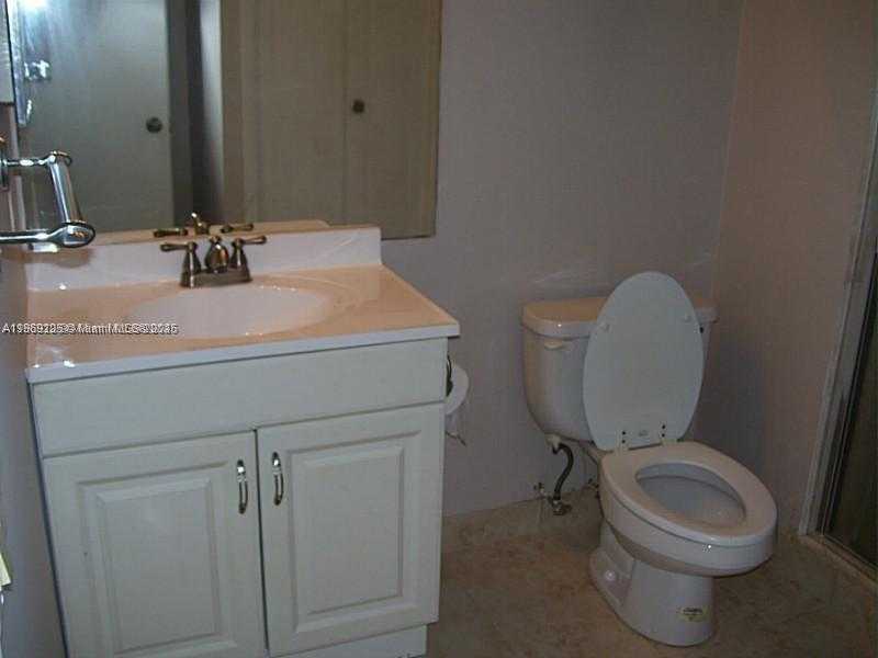 Small Image of 436 LAKEVIEW DR #104, Weston Number 21