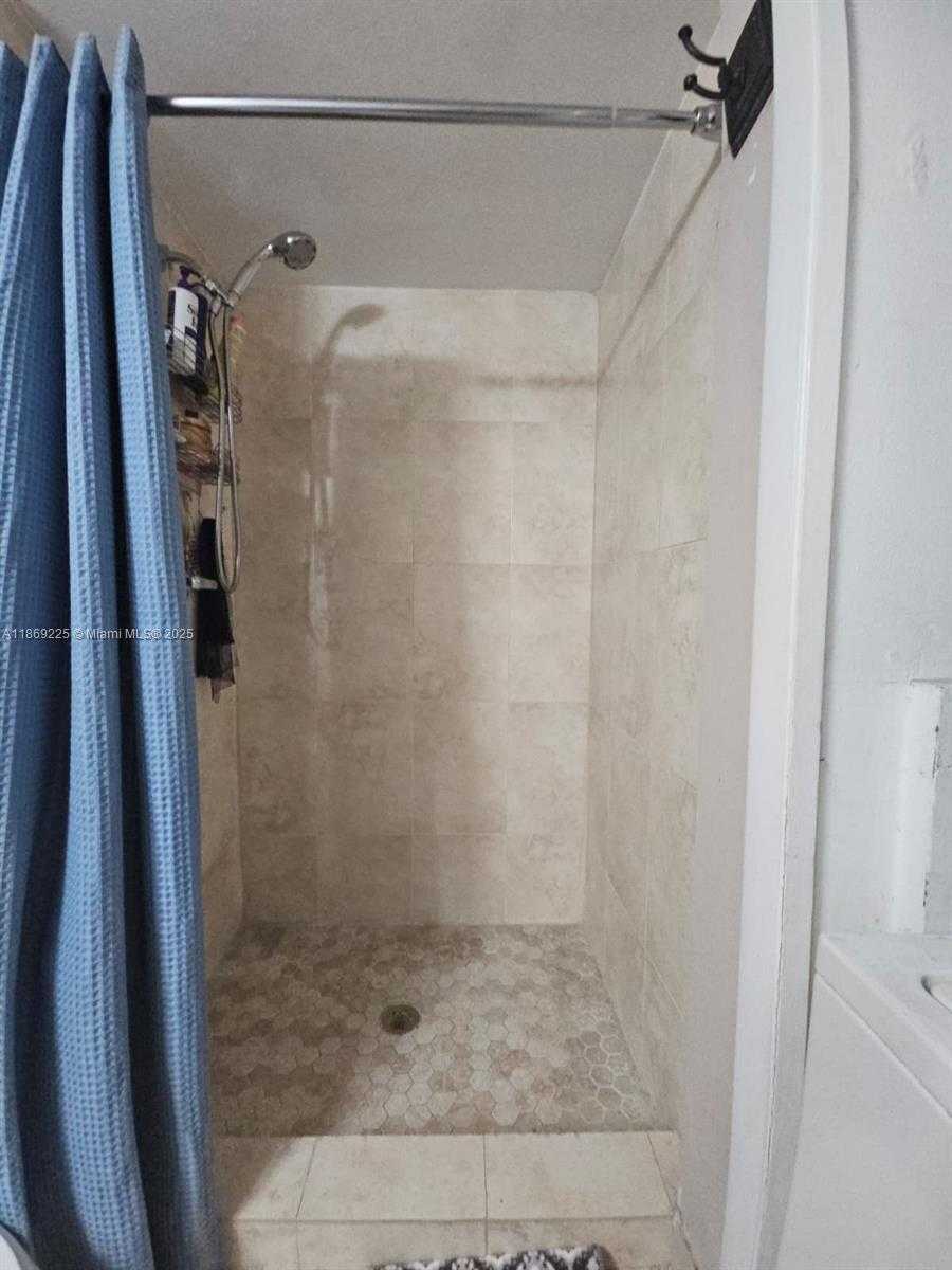 Small Image of 436 LAKEVIEW DR #104, Weston Number 22
