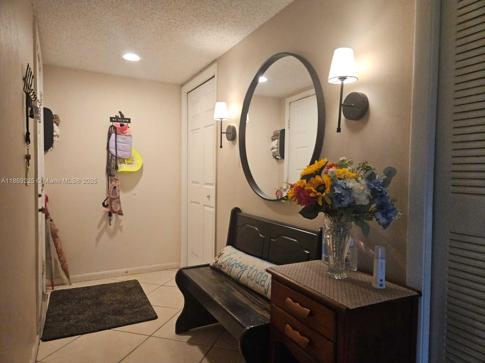 Small Image of 436 LAKEVIEW DR #104, Weston Number 3
