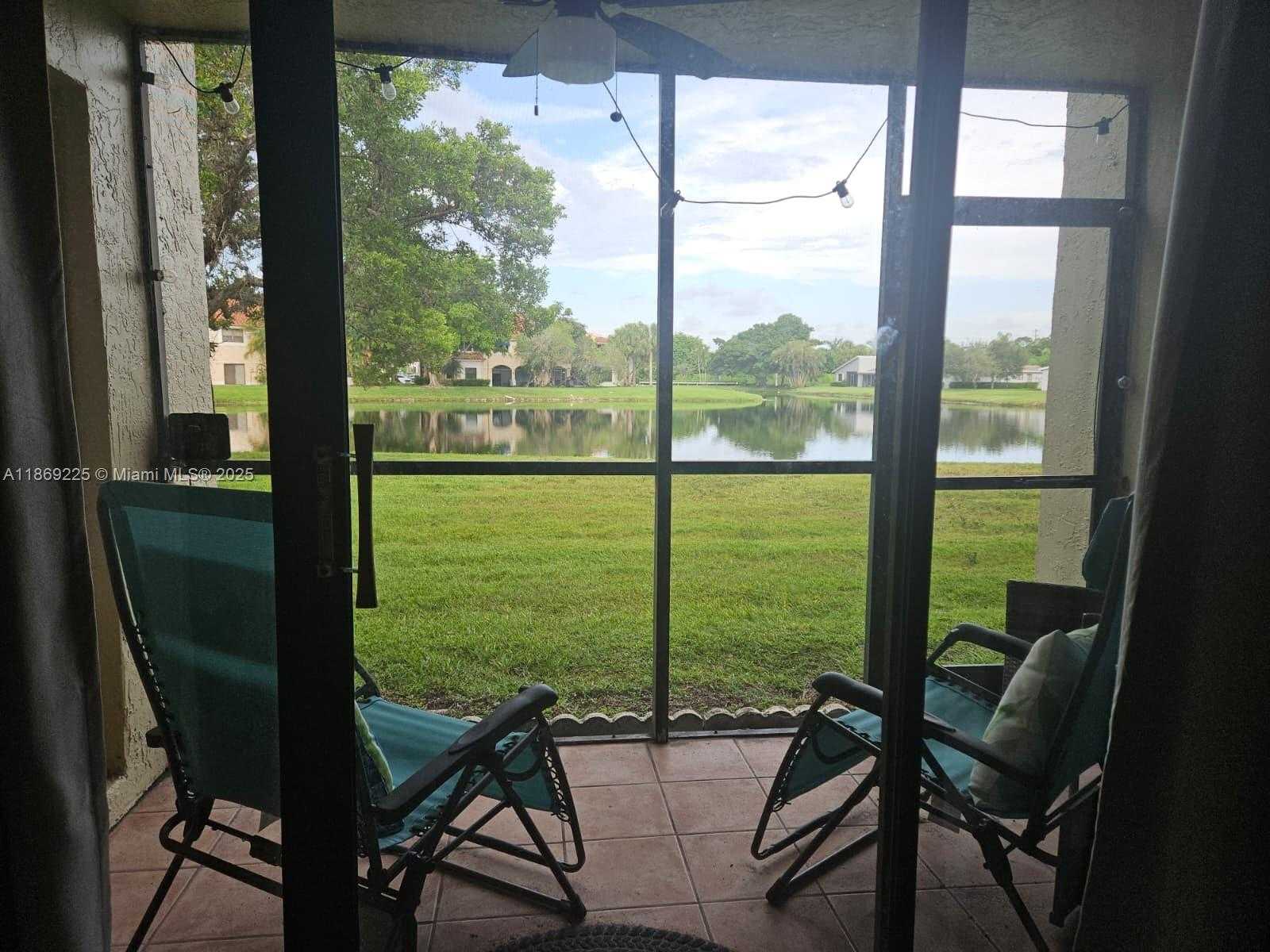 Small Image of 436 LAKEVIEW DR #104, Weston Number 4