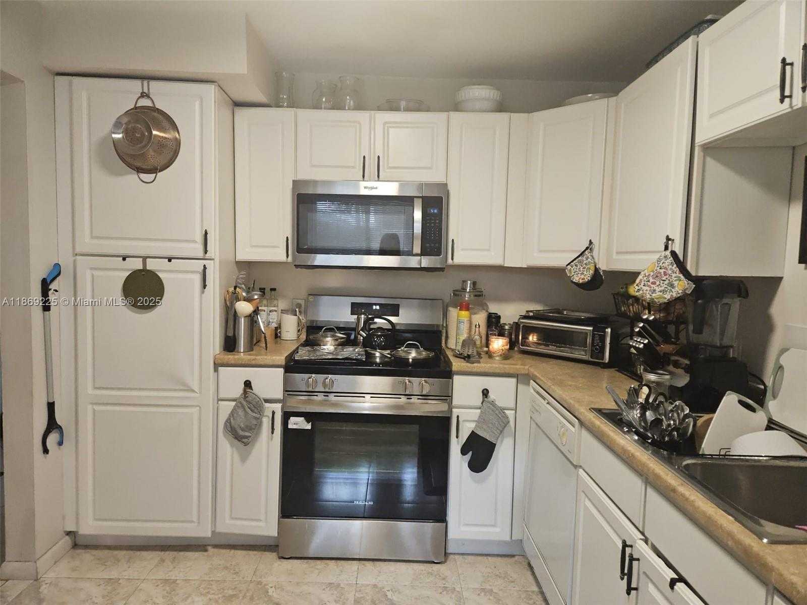 Small Image of 436 LAKEVIEW DR #104, Weston Number 5