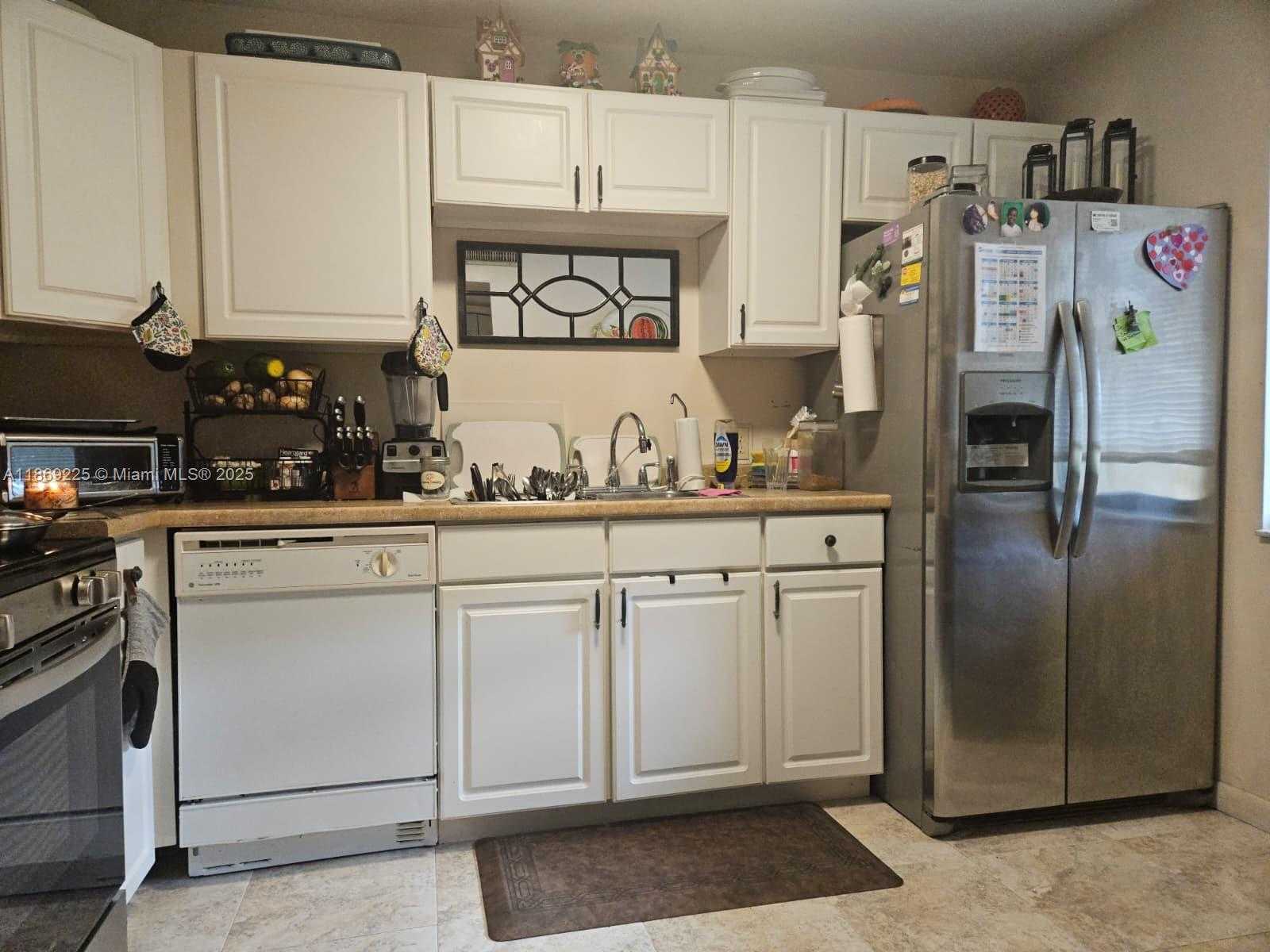 Small Image of 436 LAKEVIEW DR #104, Weston Number 6