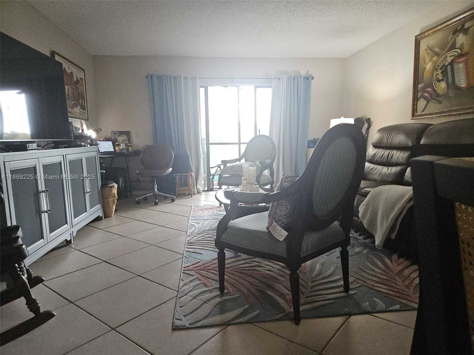 Small Image of 436 LAKEVIEW DR #104, Weston Number 7