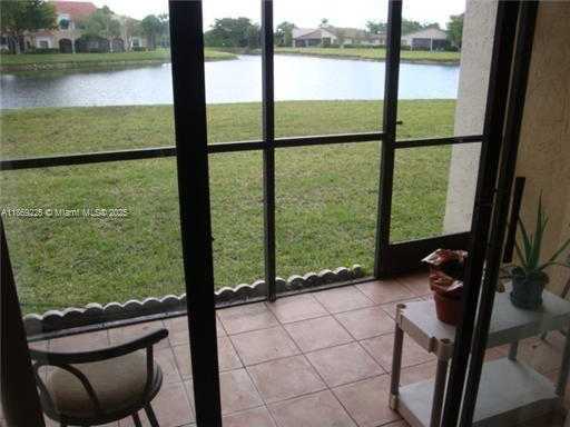 Small Image of 436 LAKEVIEW DR #104, Weston Number 8