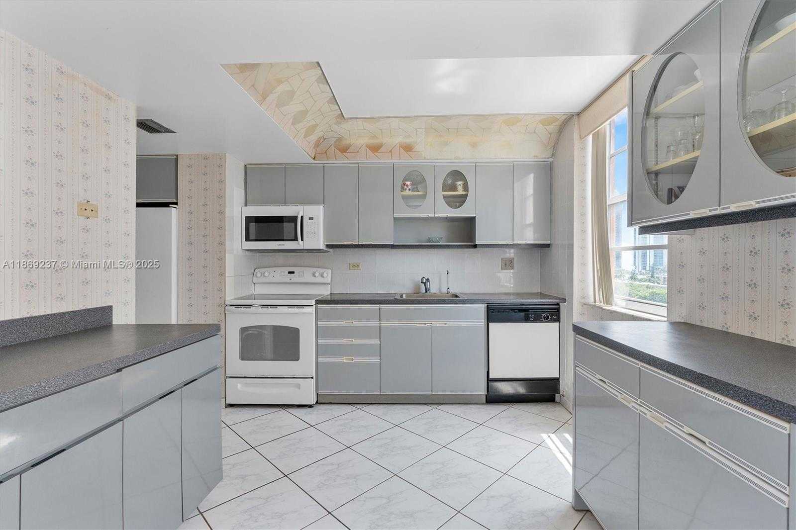 Small Image of 251 174TH ST #1005, Sunny Isles Beach Number 14