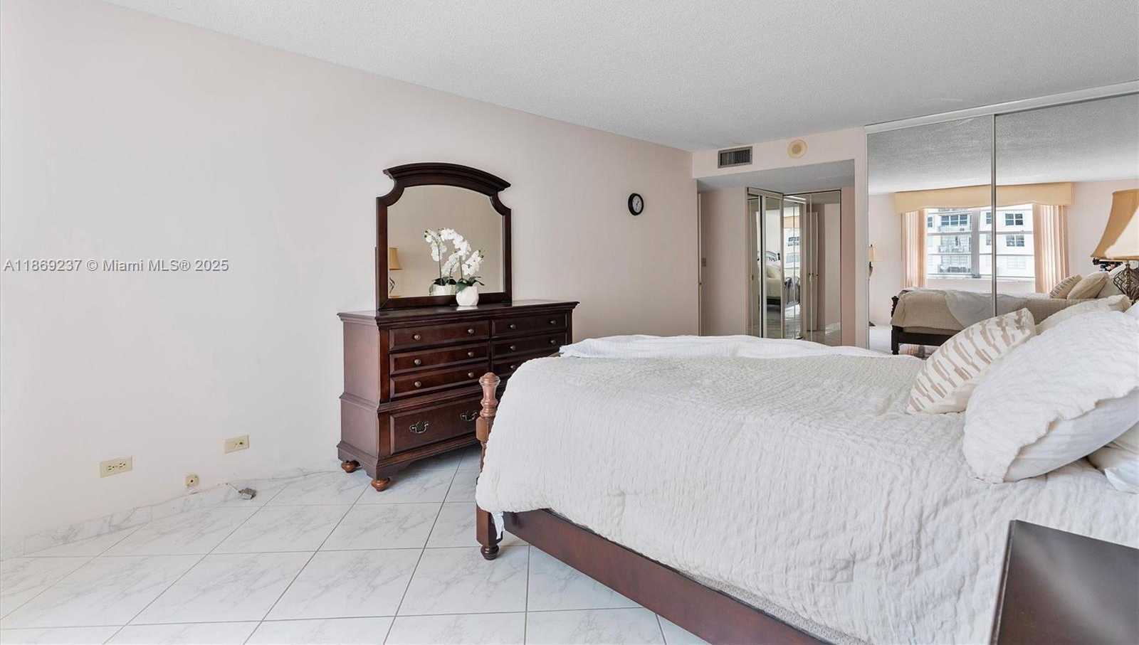 Small Image of 251 174TH ST #1005, Sunny Isles Beach Number 20