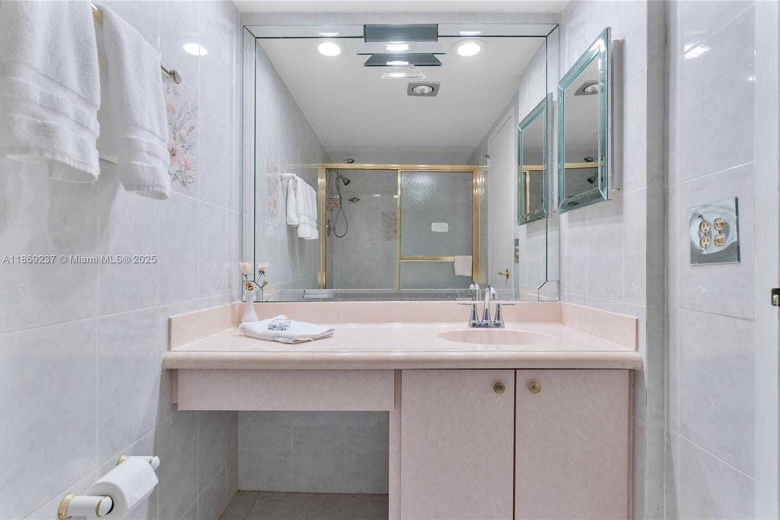 Small Image of 251 174TH ST #1005, Sunny Isles Beach Number 23