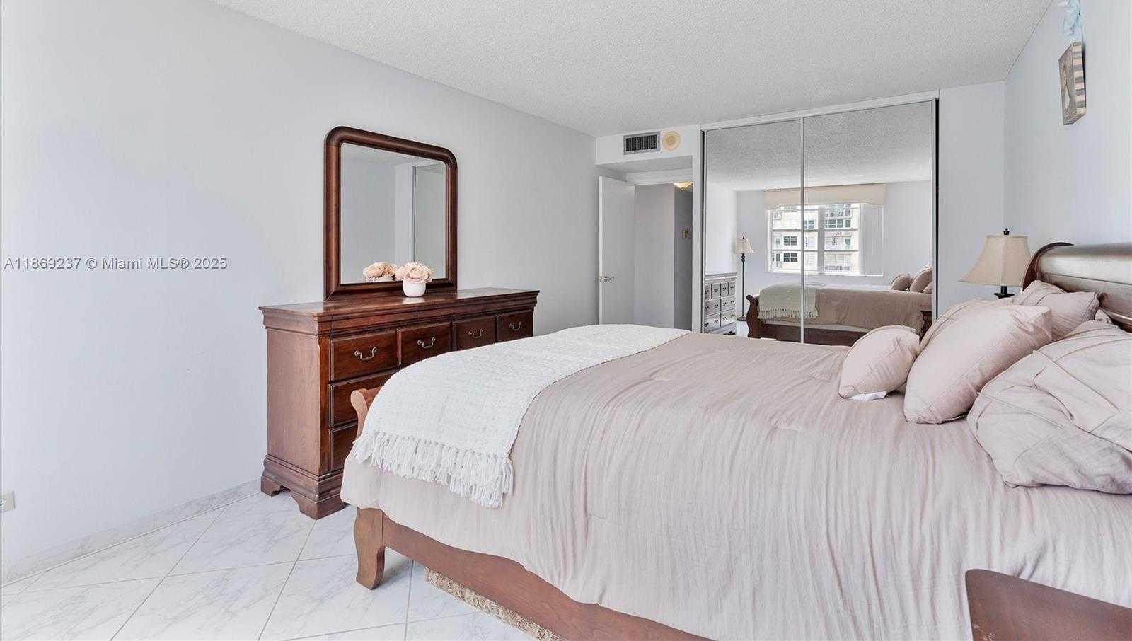 Small Image of 251 174TH ST #1005, Sunny Isles Beach Number 26