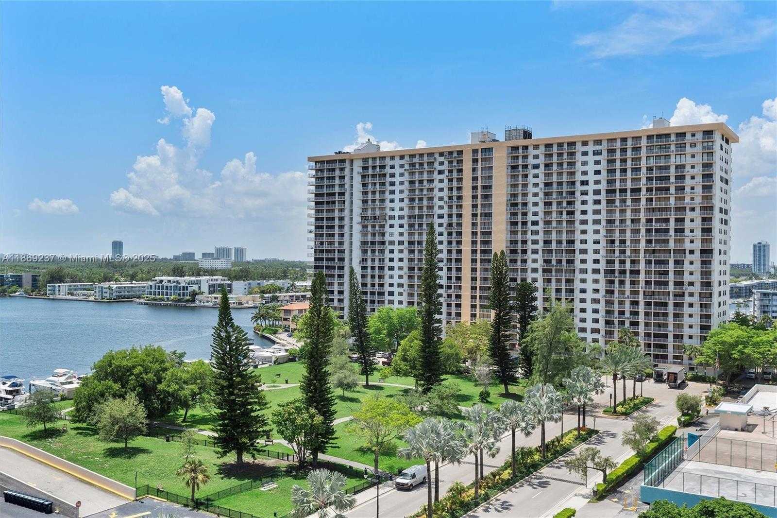 Small Image of 251 174TH ST #1005, Sunny Isles Beach Number 3