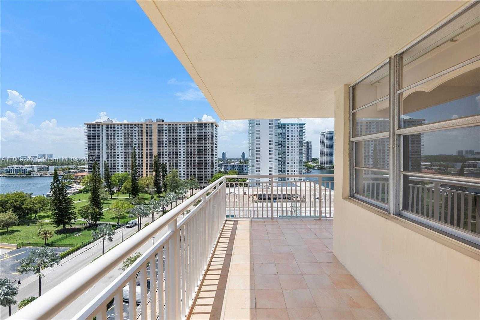 Small Image of 251 174TH ST #1005, Sunny Isles Beach Number 4