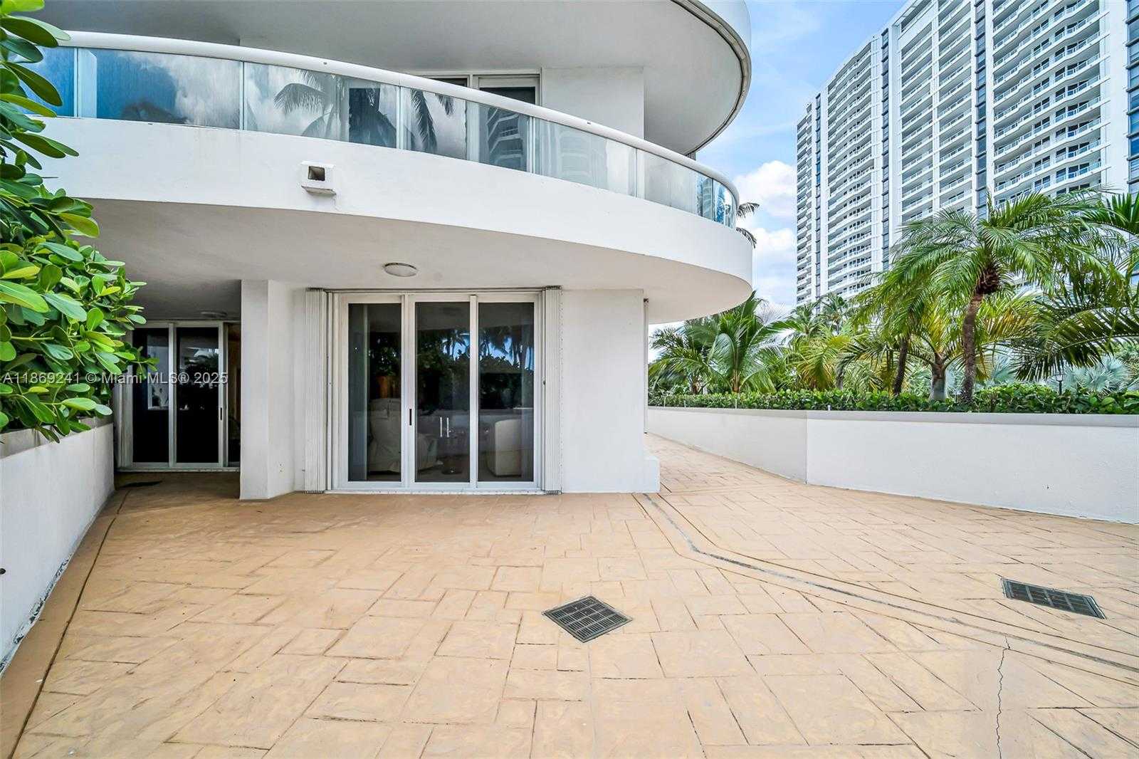 Small Image of 21050 POINT PL #401, Aventura Number 11