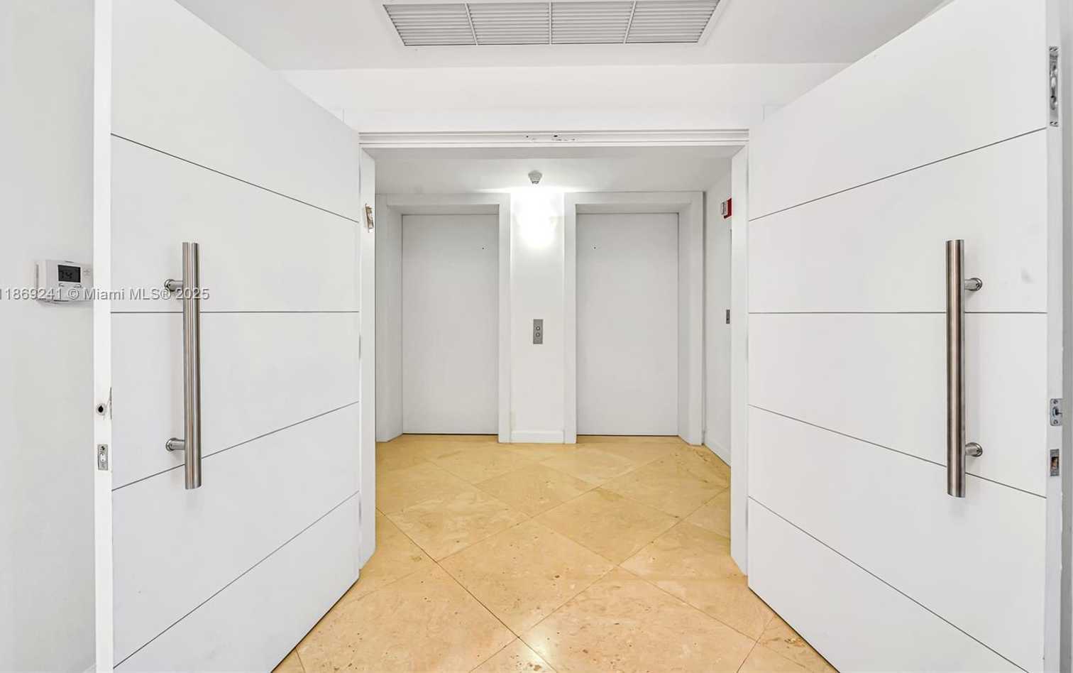 Small Image of 21050 POINT PL #401, Aventura Number 12
