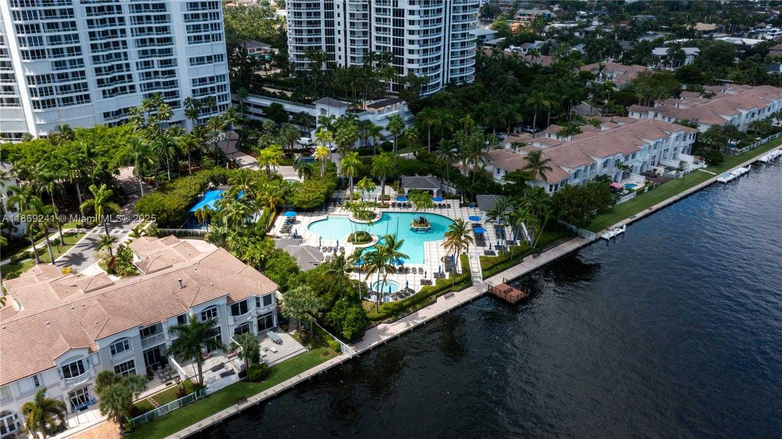 Small Image of 21050 POINT PL #401, Aventura Number 29