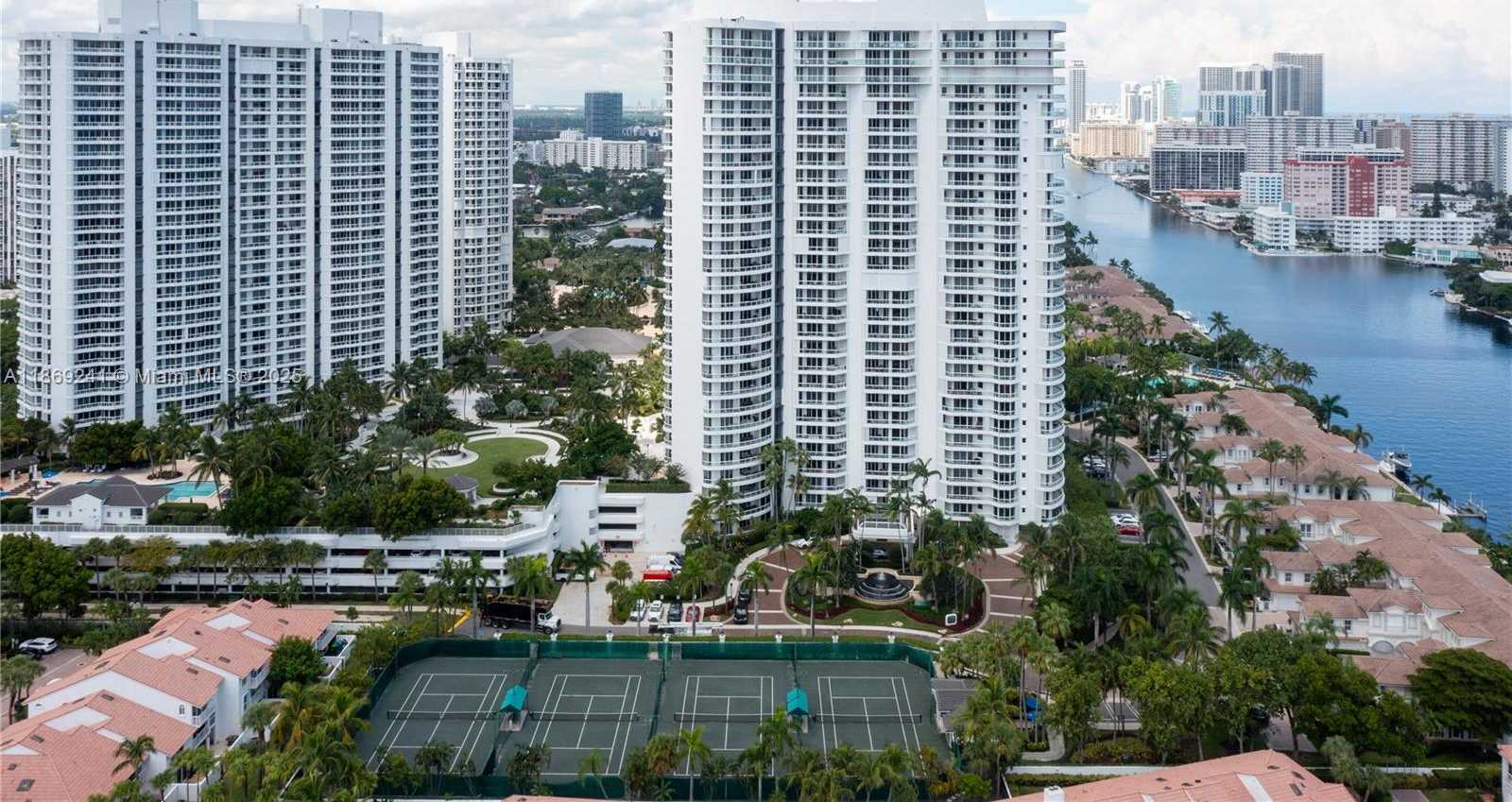 Small Image of 21050 POINT PL #401, Aventura Number 34