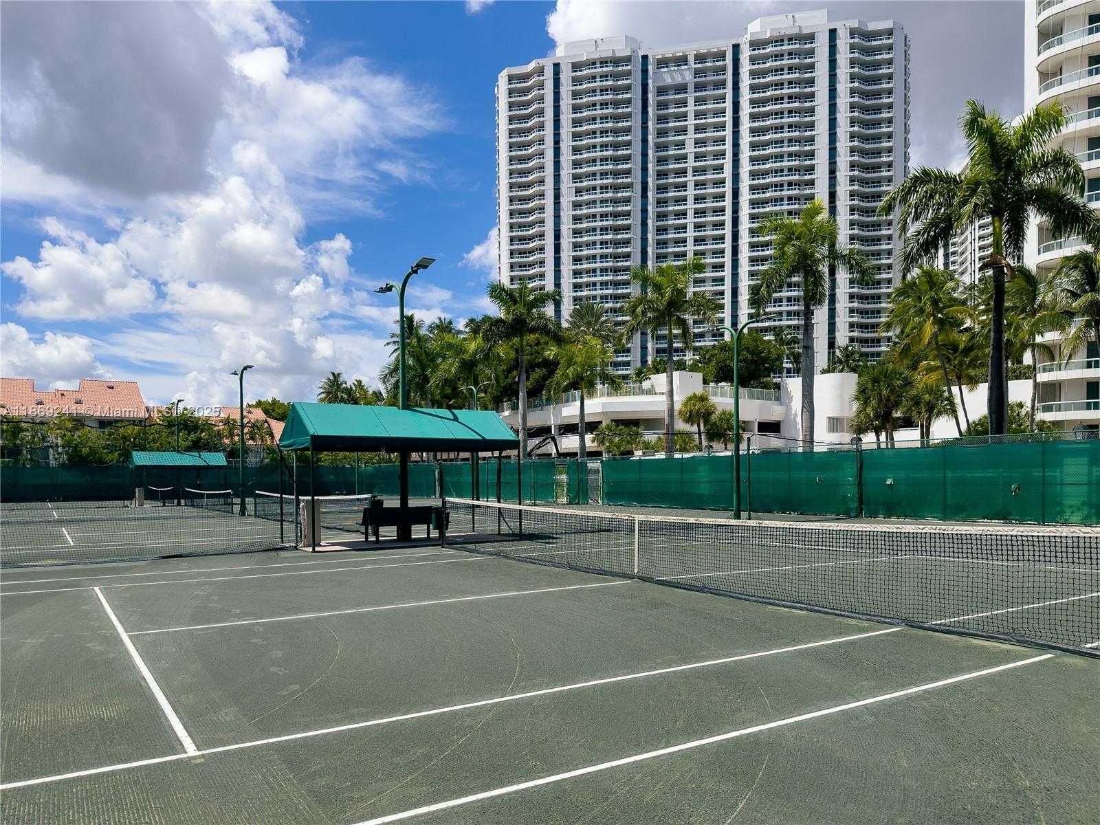 Small Image of 21050 POINT PL #401, Aventura Number 37