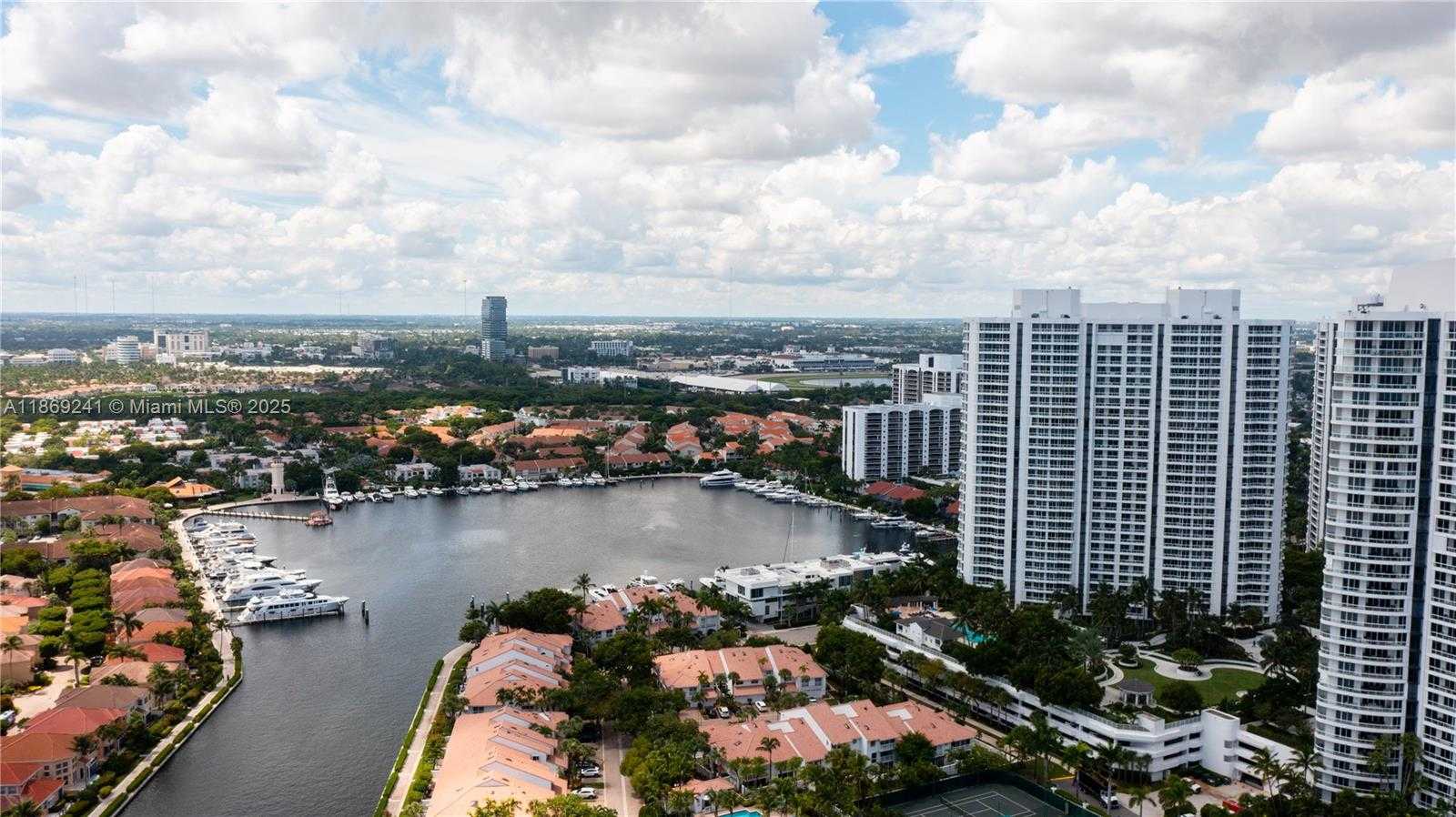 Small Image of 21050 POINT PL #401, Aventura Number 4