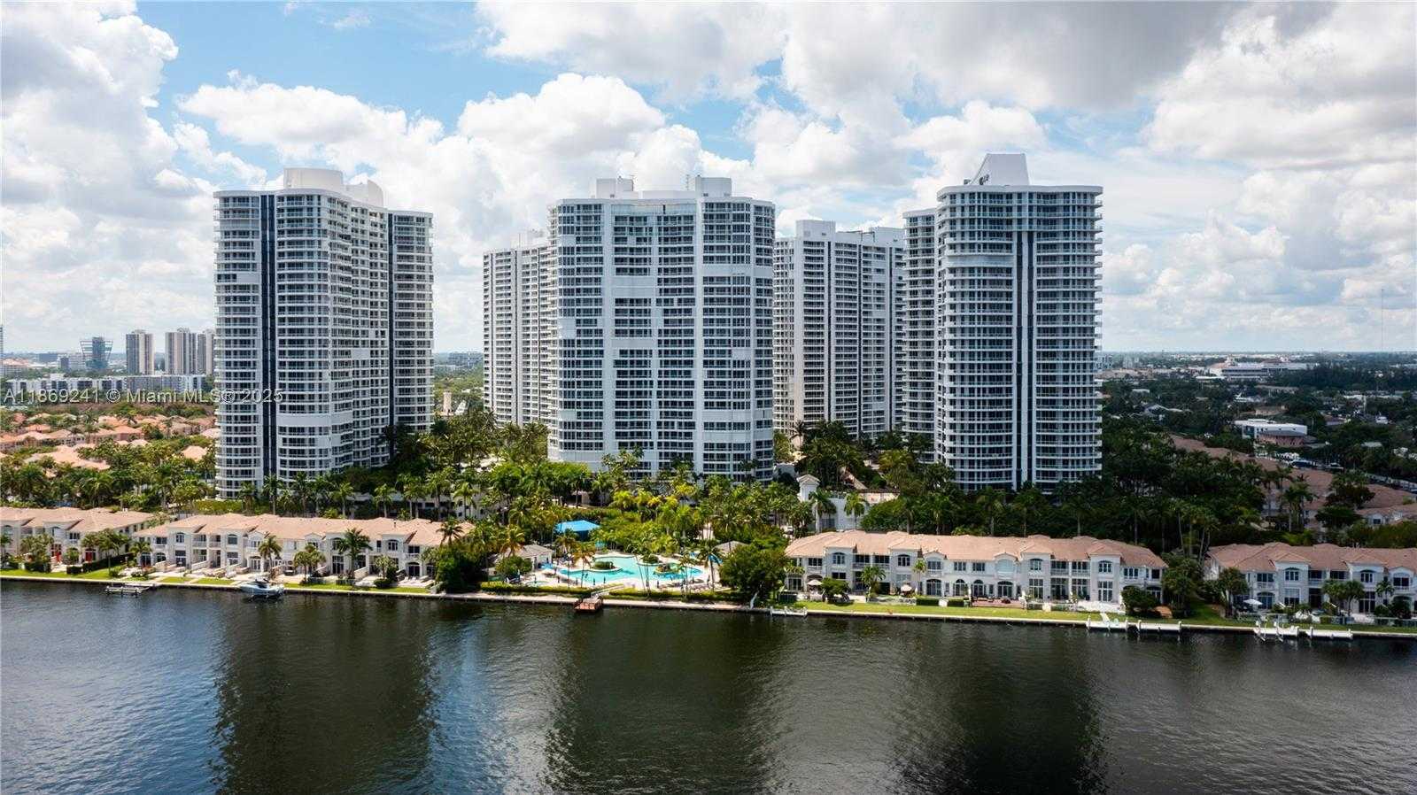 Small Image of 21050 POINT PL #401, Aventura Number 41