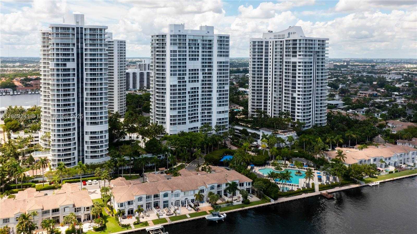 Small Image of 21050 POINT PL #401, Aventura Number 43