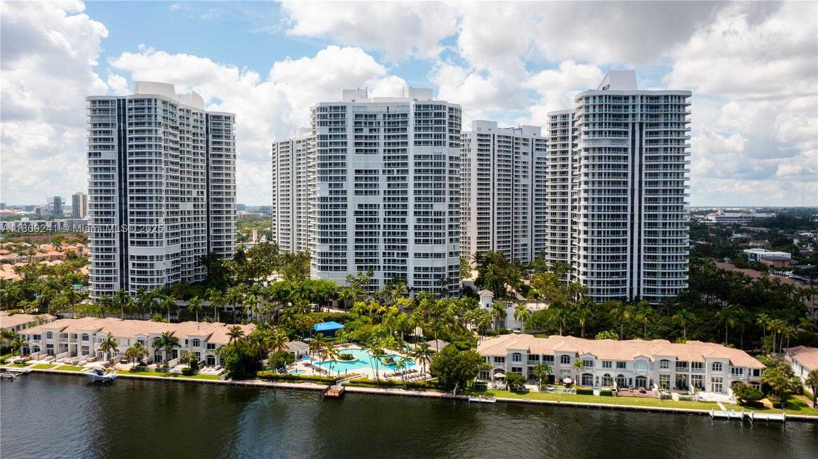 Small Image of 21050 POINT PL #401, Aventura Number 44