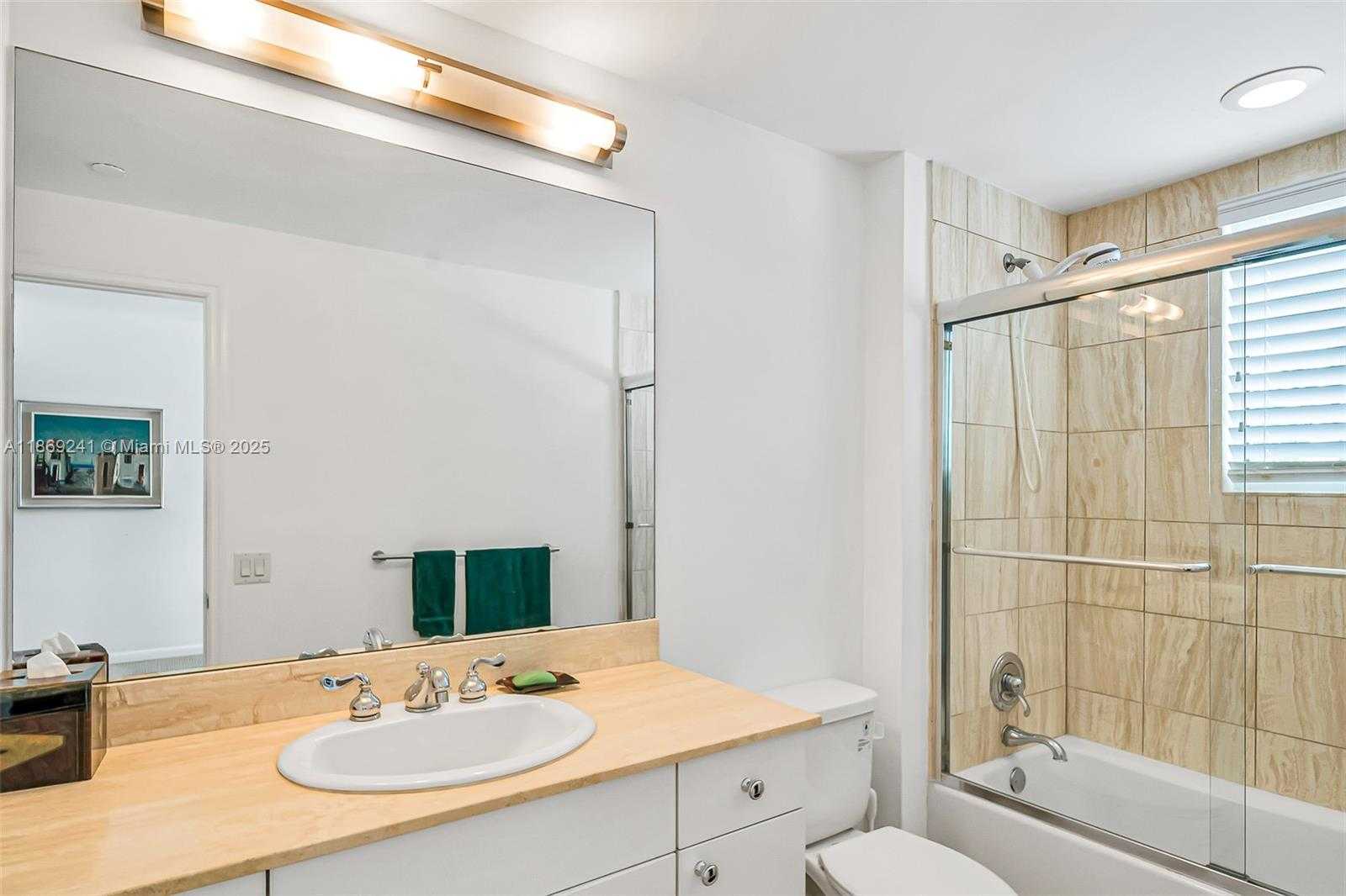 Small Image of 21050 POINT PL #401, Aventura Number 54