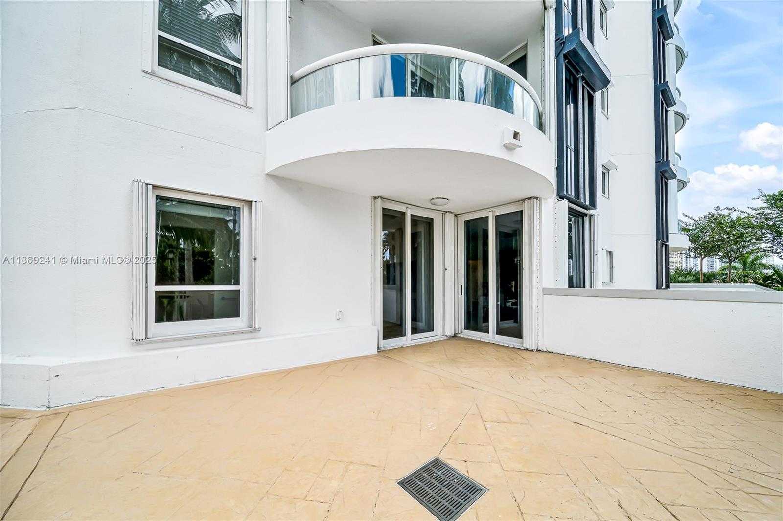 Small Image of 21050 POINT PL #401, Aventura Number 56