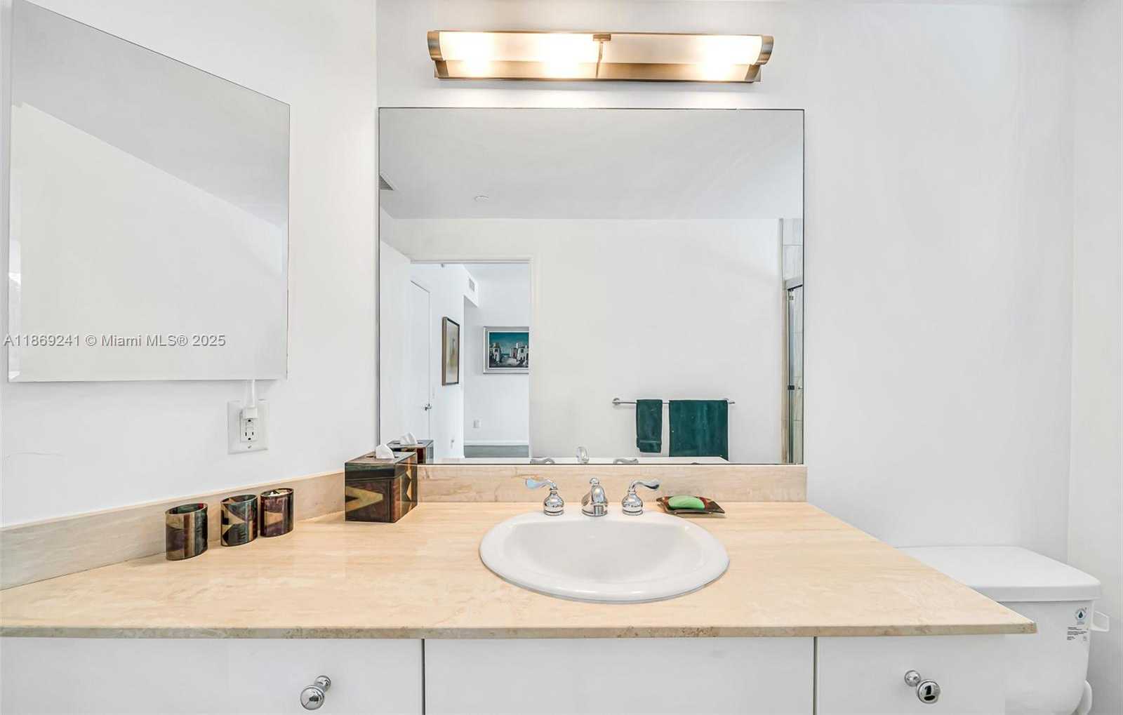 Small Image of 21050 POINT PL #401, Aventura Number 59