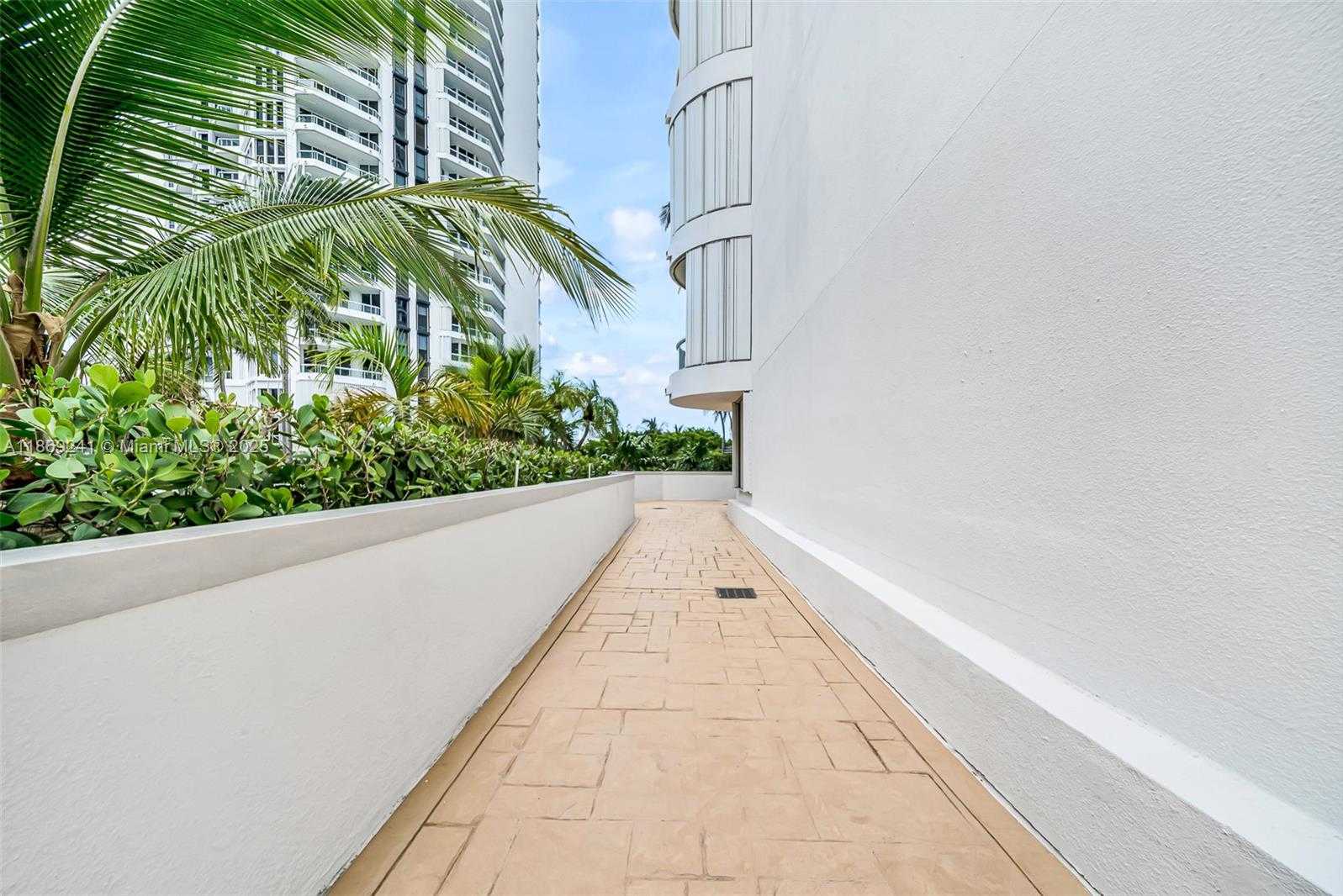 Small Image of 21050 POINT PL #401, Aventura Number 67
