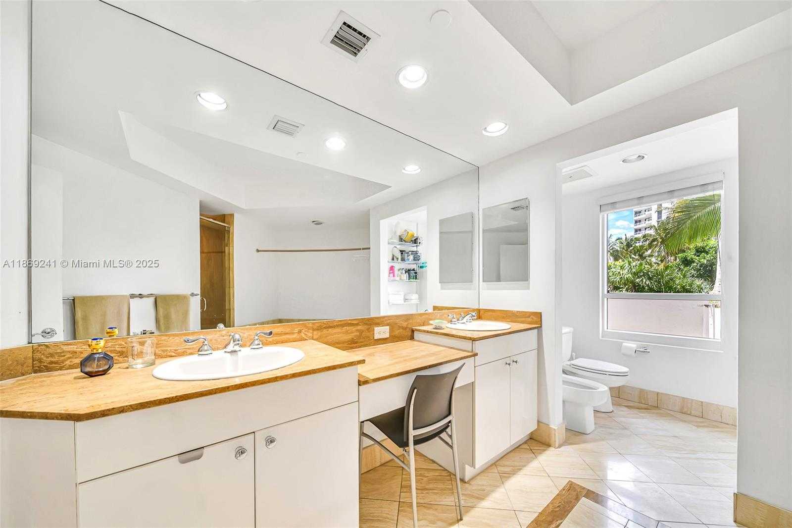 Small Image of 21050 POINT PL #401, Aventura Number 69