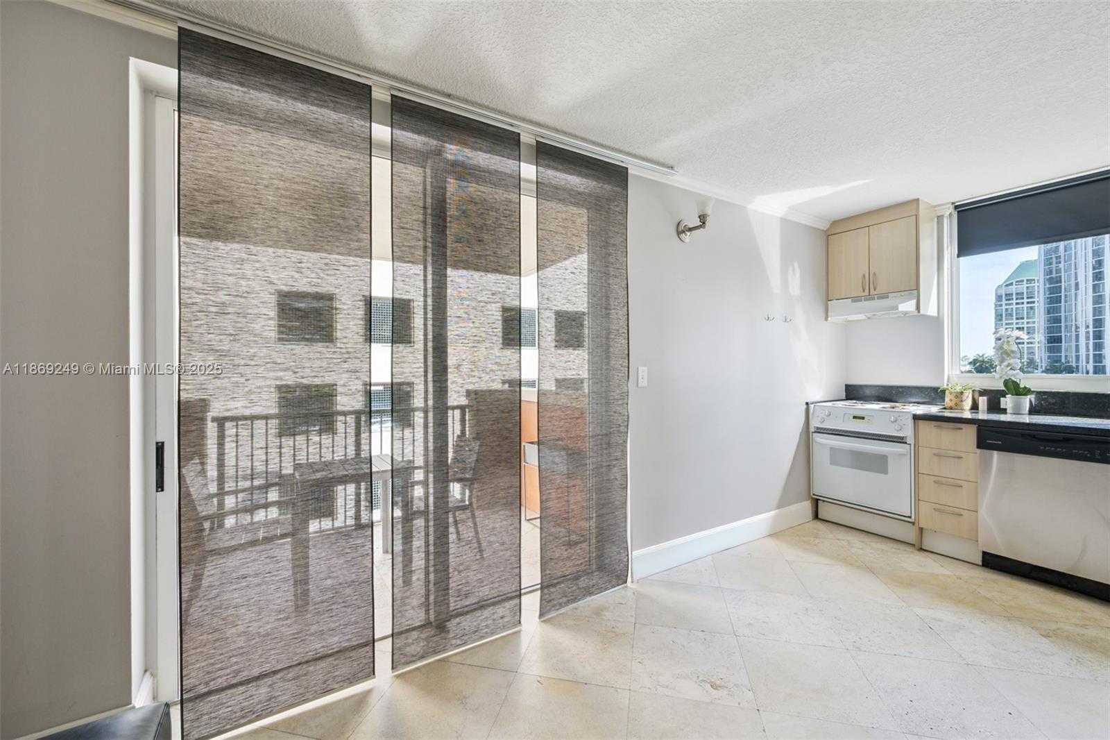 Small Image of 2951 SOUTH BAYSHORE DR #917, Miami Number 14
