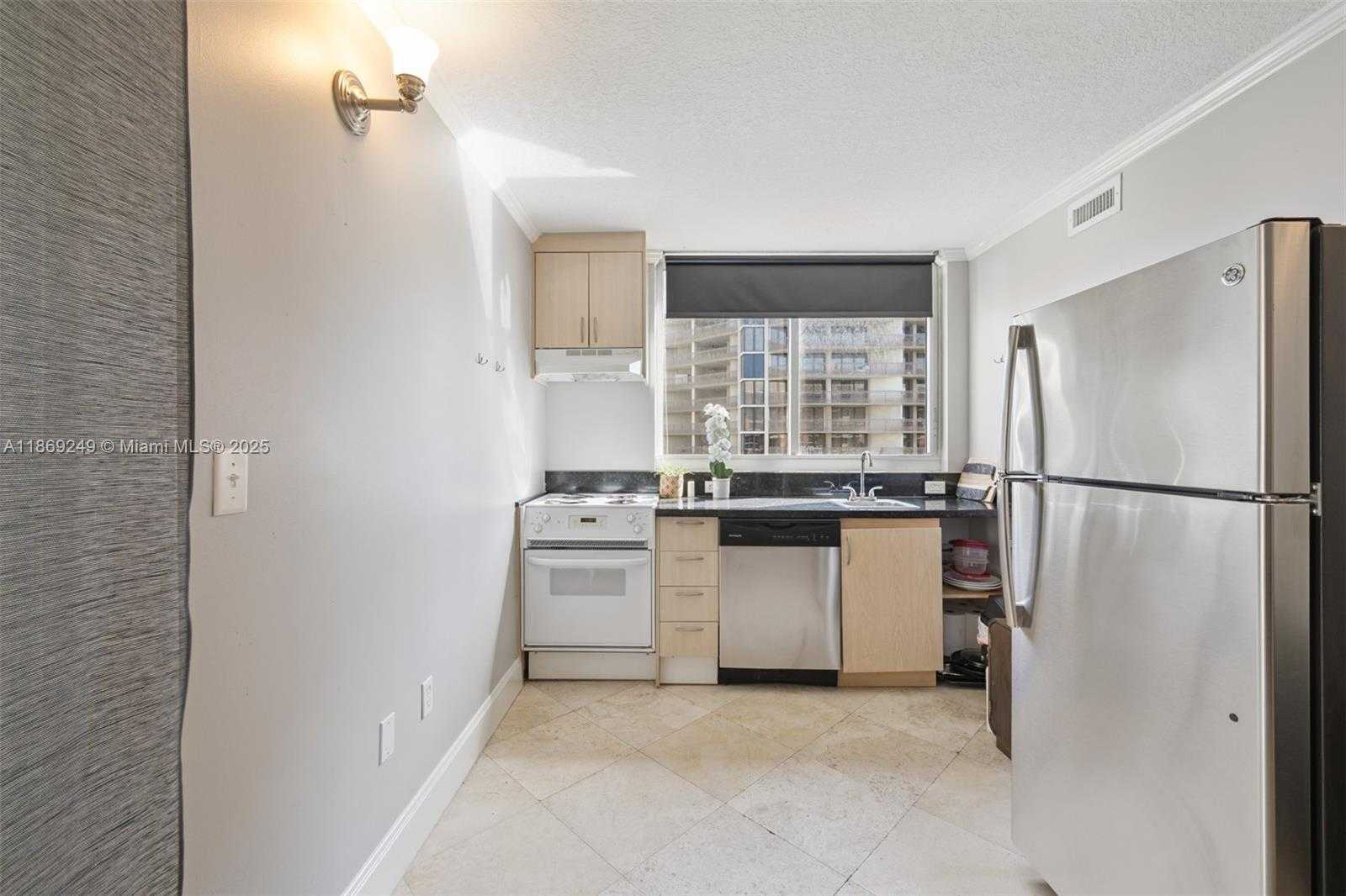 Small Image of 2951 SOUTH BAYSHORE DR #917, Miami Number 15