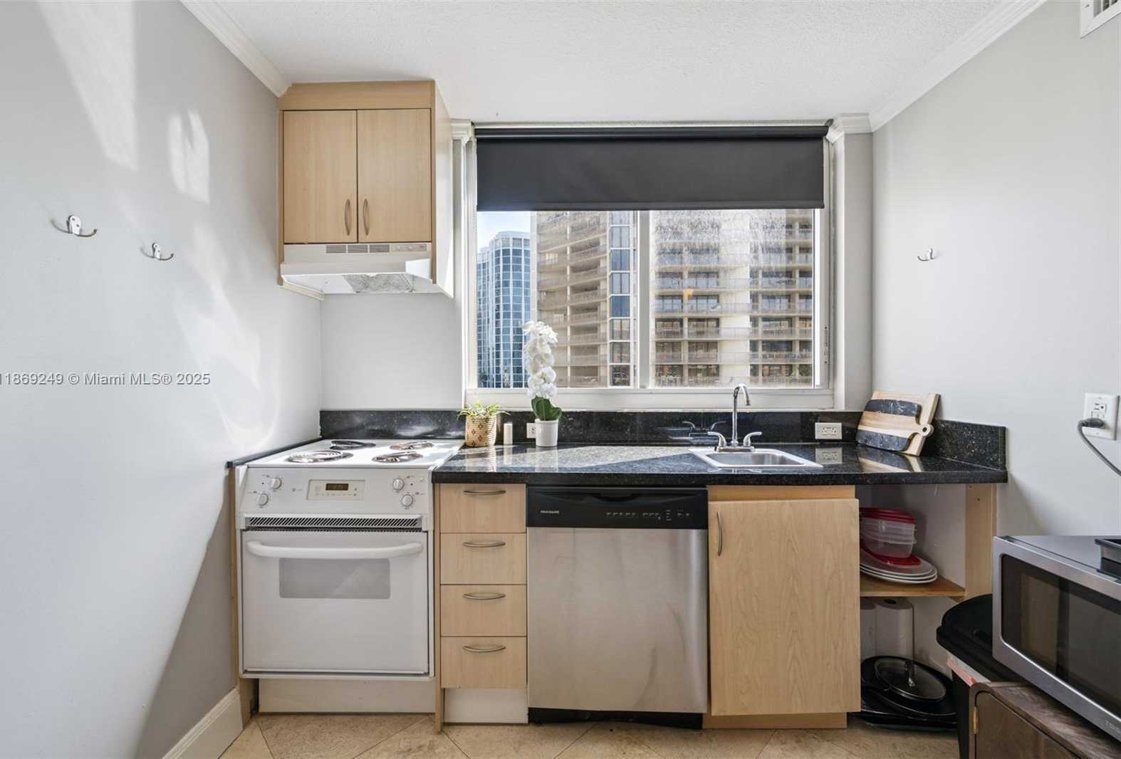Small Image of 2951 SOUTH BAYSHORE DR #917, Miami Number 16