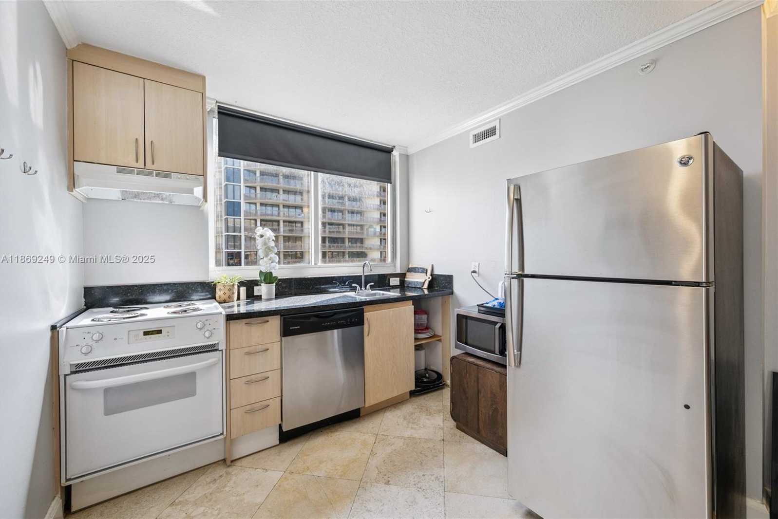 Small Image of 2951 SOUTH BAYSHORE DR #917, Miami Number 17