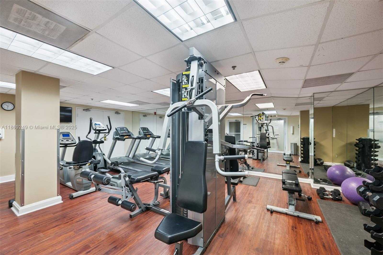 Small Image of 2951 SOUTH BAYSHORE DR #917, Miami Number 26