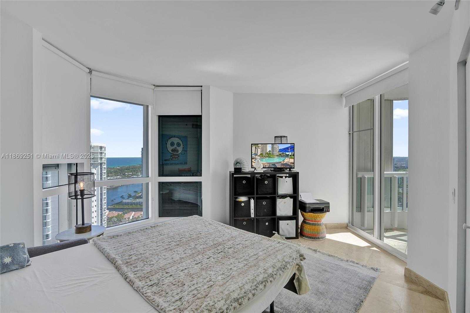 Small Image of 21205 YACHT CLUB DR #3103, Aventura Number 31