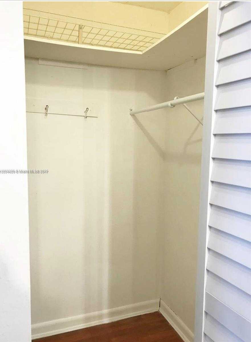 Small Image of 6900 BAY DR #7F, Miami Beach Number 11