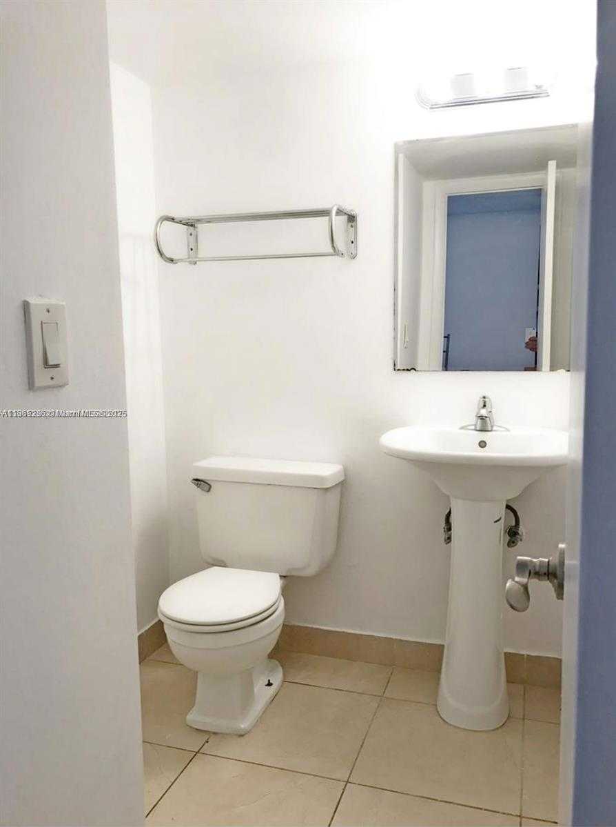 Small Image of 6900 BAY DR #7F, Miami Beach Number 12