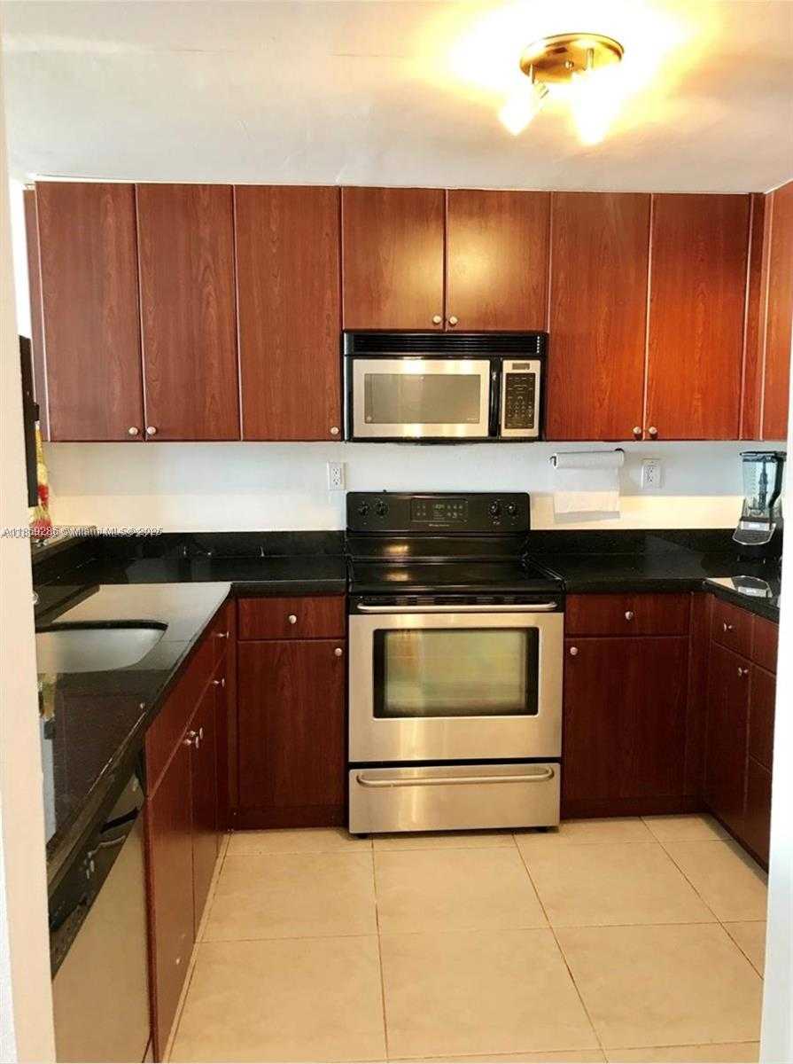 Small Image of 6900 BAY DR #7F, Miami Beach Number 2