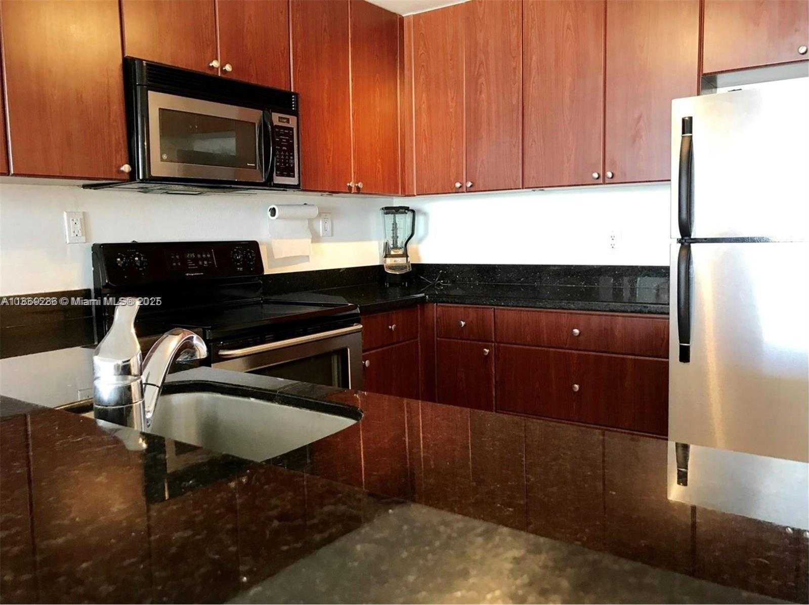 Small Image of 6900 BAY DR #7F, Miami Beach Number 3