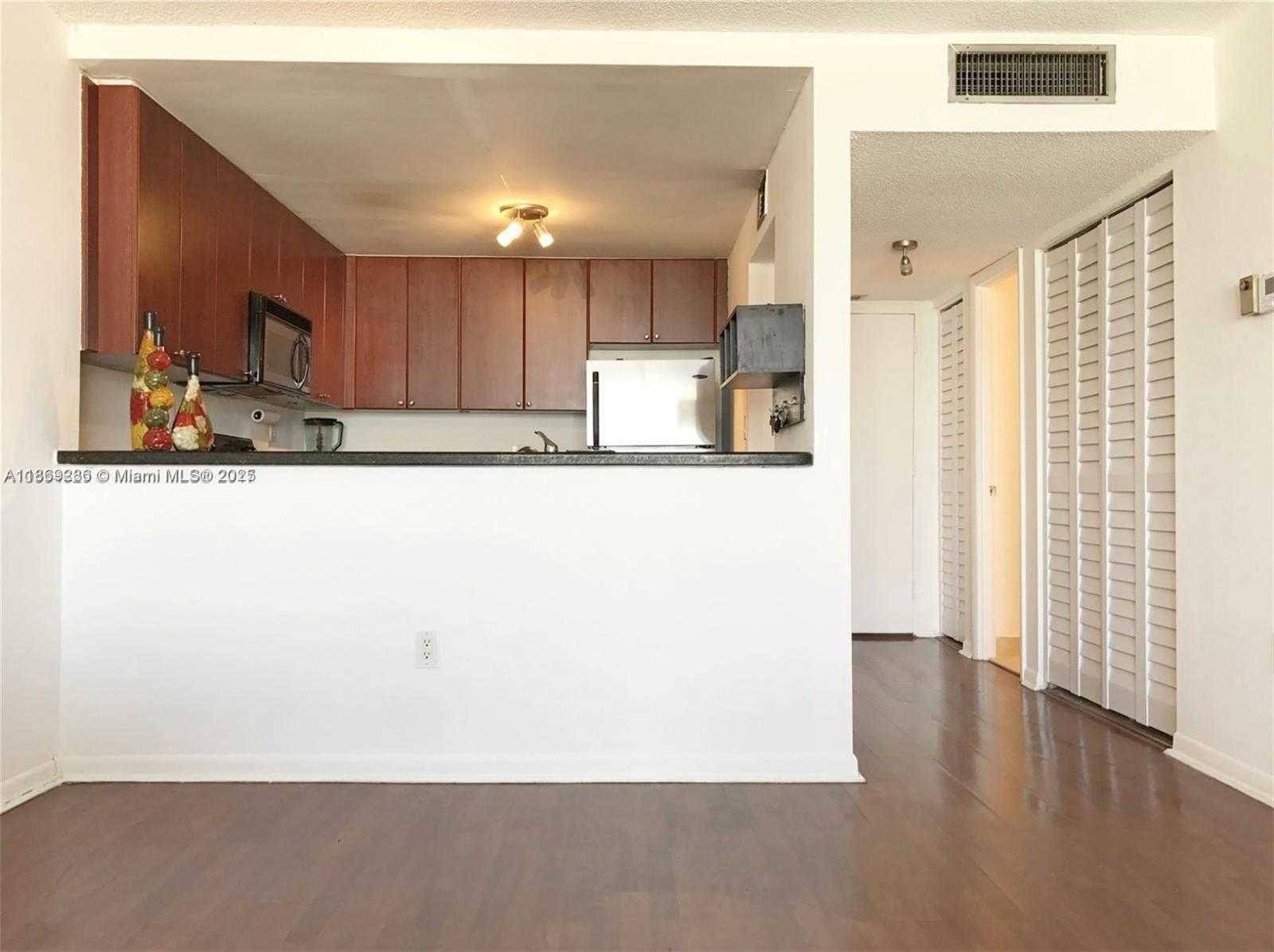 Small Image of 6900 BAY DR #7F, Miami Beach Number 5