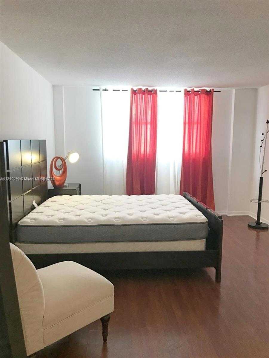 Small Image of 6900 BAY DR #7F, Miami Beach Number 6