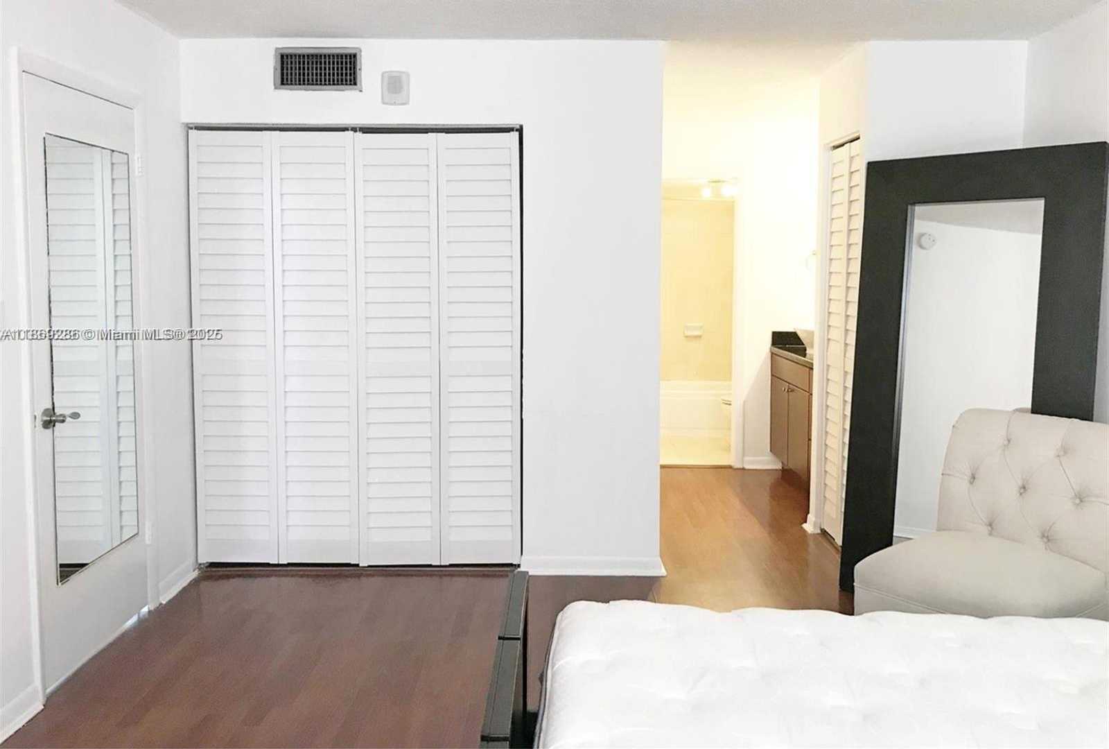 Small Image of 6900 BAY DR #7F, Miami Beach Number 7